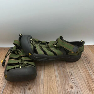 NWOT kids green Keen sandals size 3